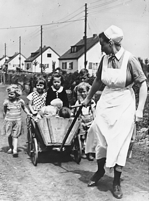 NSV-Schwestern im Einsatz